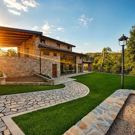 Alloggio per agriturismo Domus Lauri Laurino